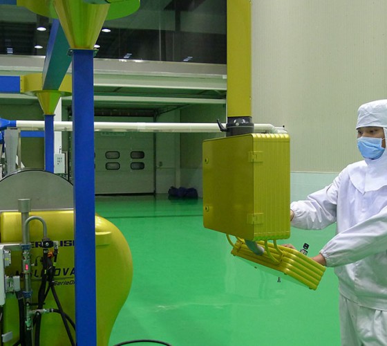 公司擁有三條原裝進(jìn)口冷榨橄欖油加工生產(chǎn)線(xiàn)，兩條德國(guó)福樂(lè)偉和一條意大利貝亞雷斯單一品種生產(chǎn)線(xiàn)，日加工鮮果能力達(dá)560噸，通過(guò)低溫純物理冷榨最大..