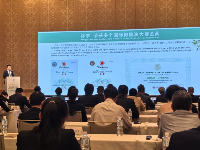 6月18日，由中國(guó)甘肅省人民政府主辦、中國(guó)國(guó)際貿(mào)易促進(jìn)委員會(huì)甘肅省委員會(huì)承辦的“..